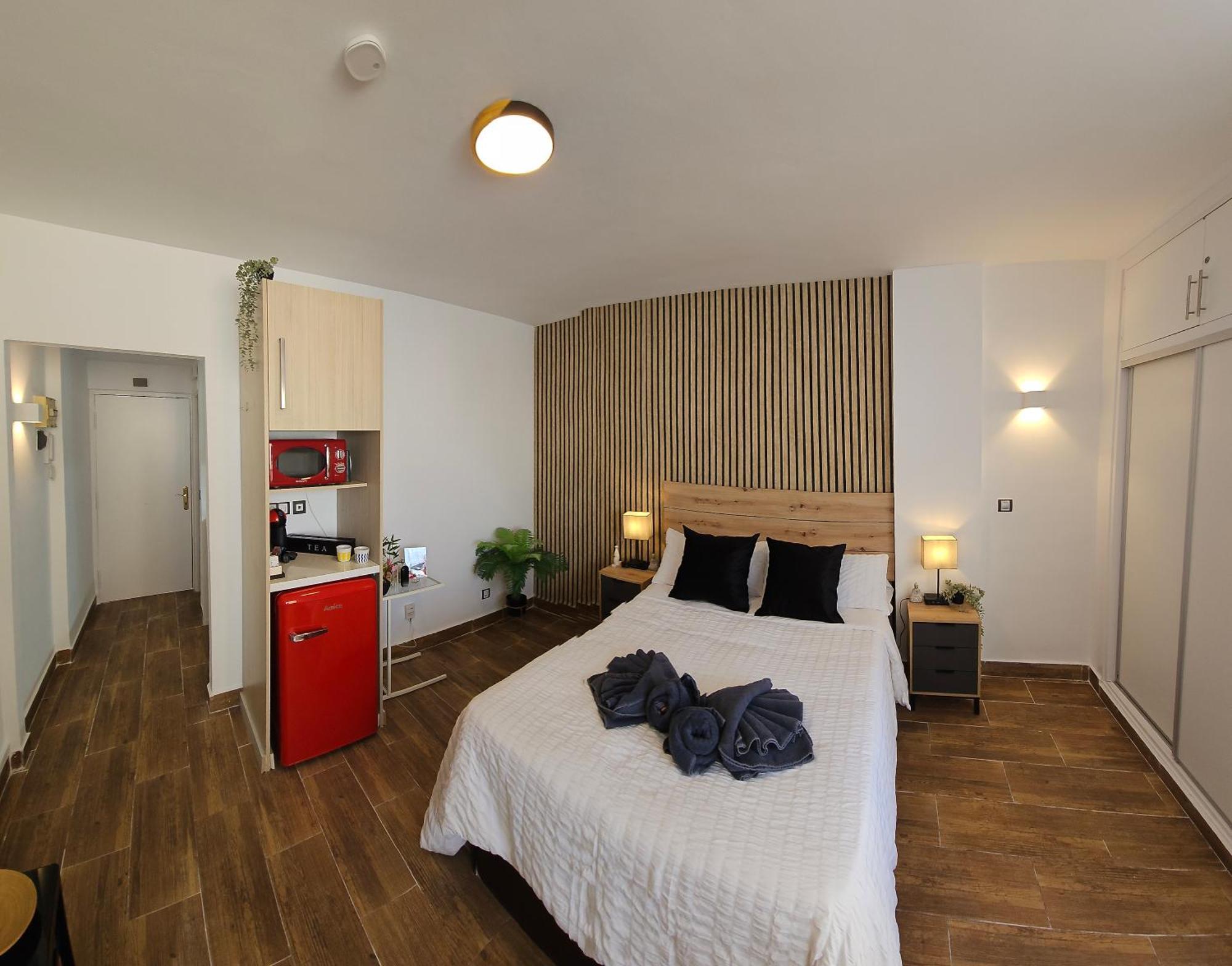 Namaste Modern Elegance City Center Apartment By Namaste Elite 토레몰리노스 외부 사진