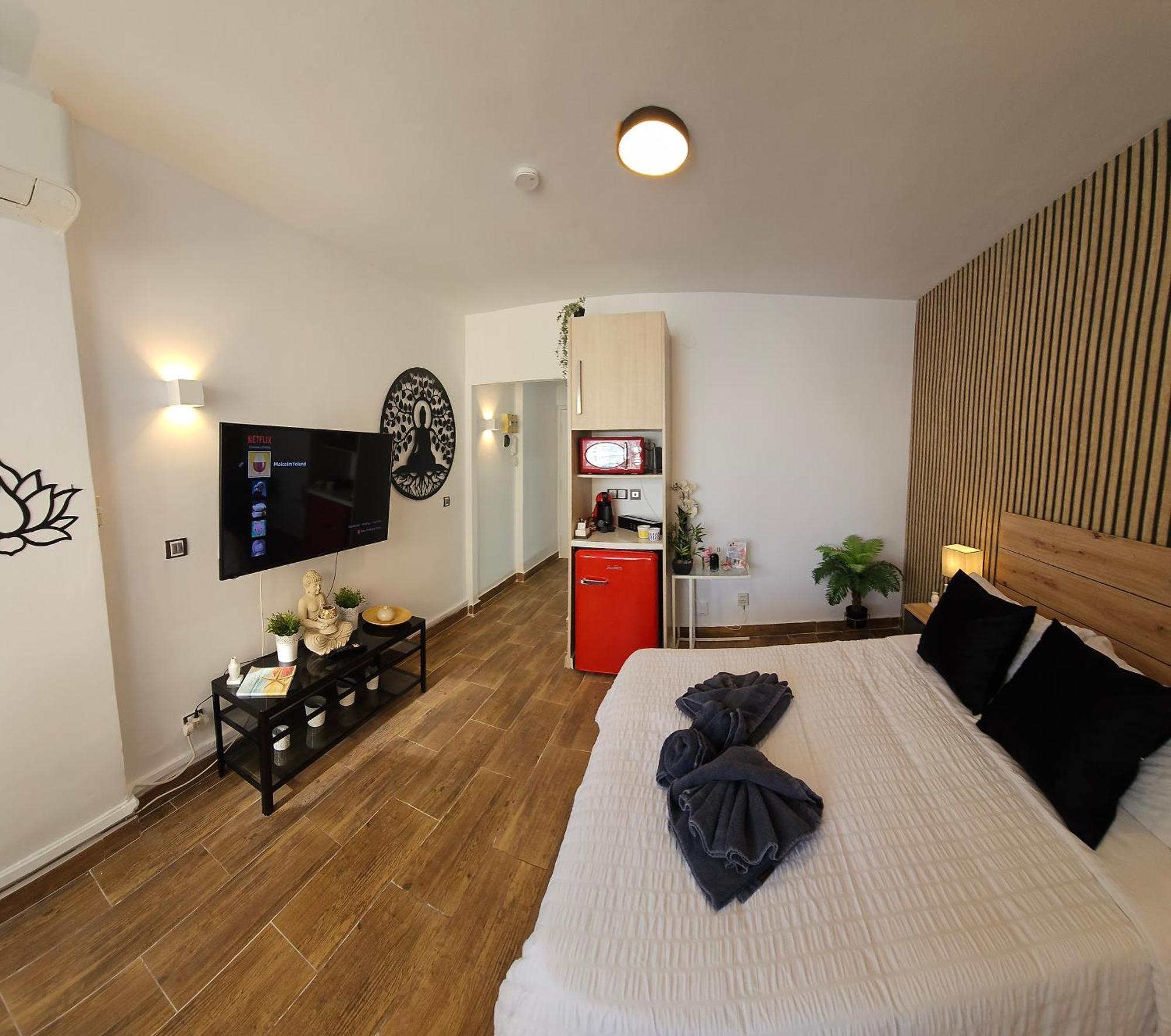 Namaste Modern Elegance City Center Apartment By Namaste Elite 토레몰리노스 외부 사진