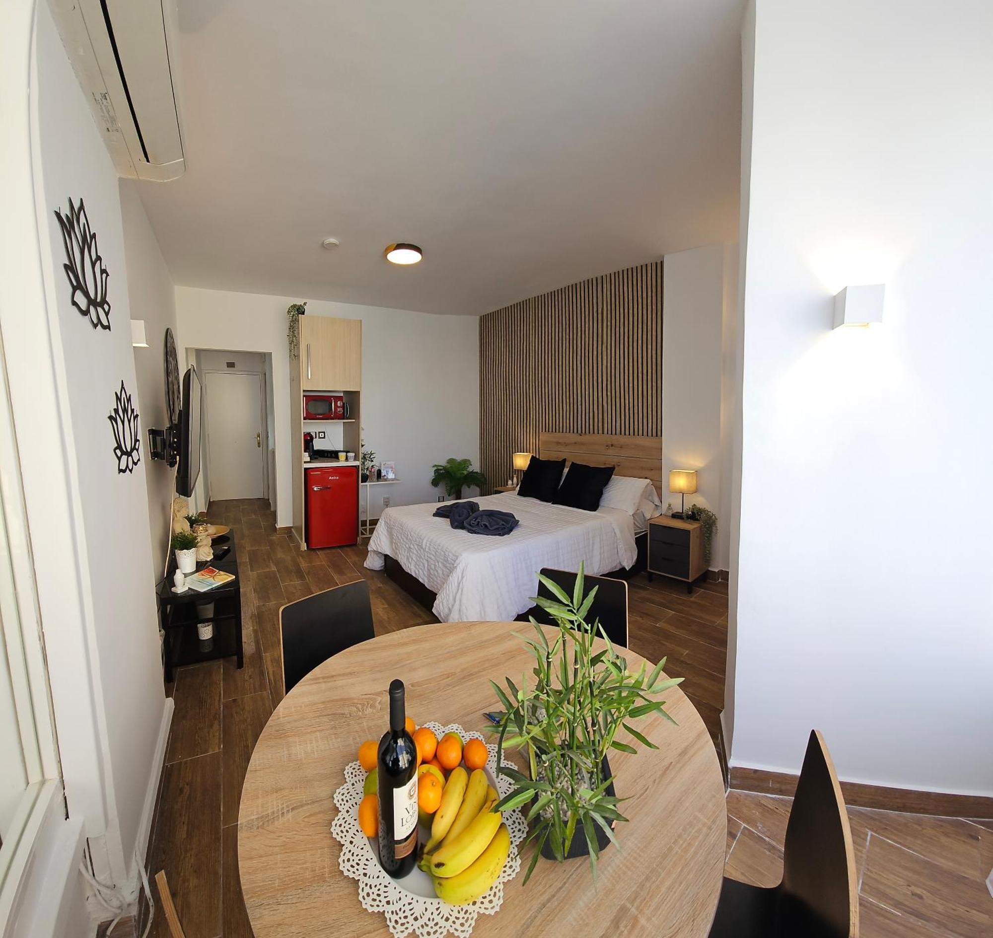 Namaste Modern Elegance City Center Apartment By Namaste Elite 토레몰리노스 외부 사진